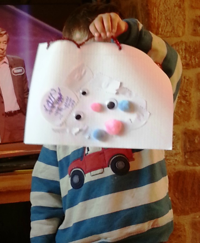making a hanging picture with pipe cleaners