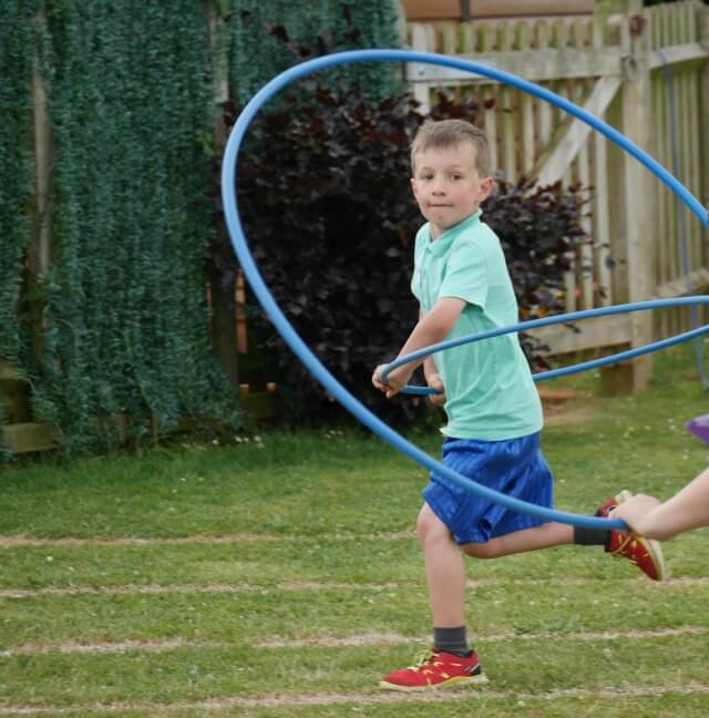 hula hoop race - Bubbablue and me