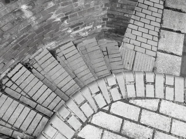 Brickwork contrast steps to the canal
