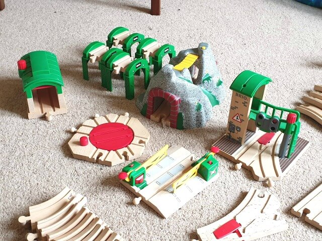 brio railway set pieces