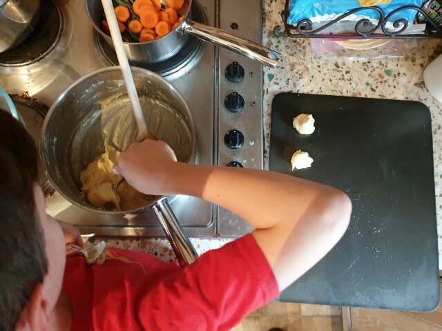 making profiteroles