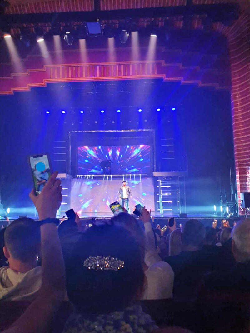 Diversity Supernova show phones in the air
