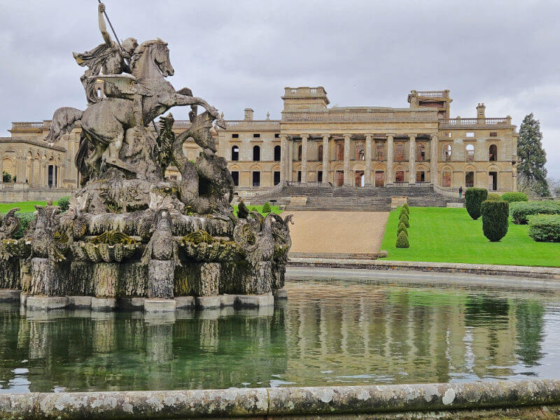 looking at witley court from past the water fountain