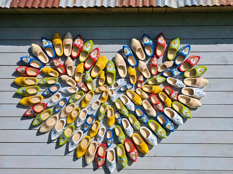 heart of clogs display